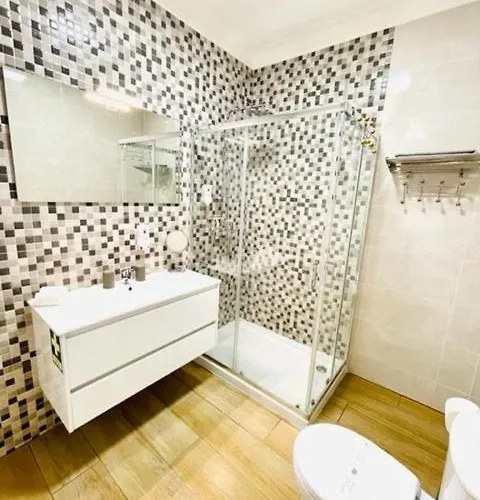 Cosy 1 Bedroom In A Center Apartment *