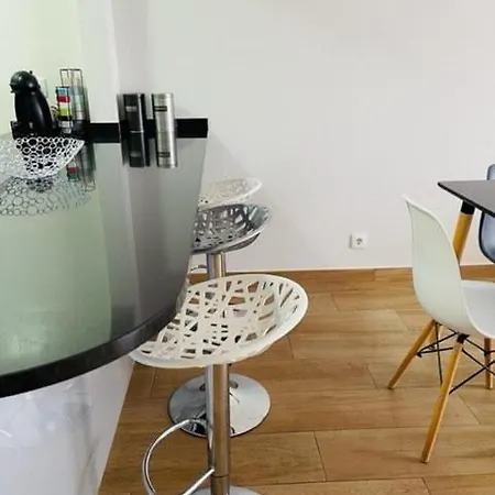 Cosy 1 Bedroom In A Center *