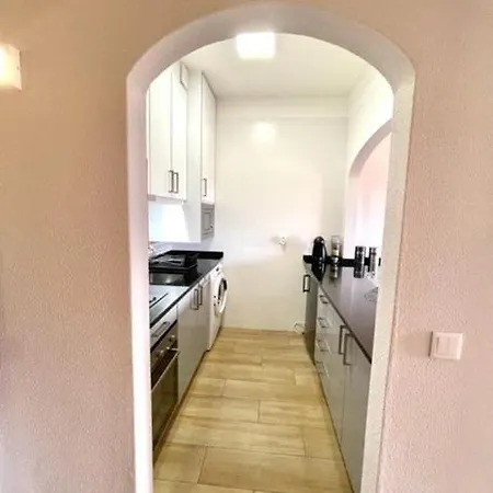 Cosy 1 Bedroom In A Center Apartment