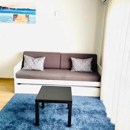 Cosy 1 Bedroom In A Center Apartment *
