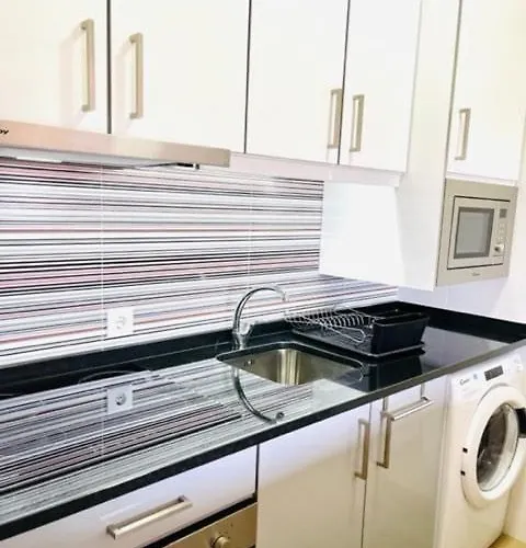 Cosy 1 Bedroom In A Center Apartment *