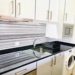 Cosy 1 Bedroom In A Center アパート *