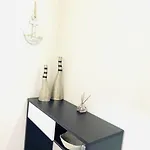 Cosy 1 Bedroom In A Center アパート