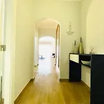 Cosy 1 Bedroom In A Center アパート